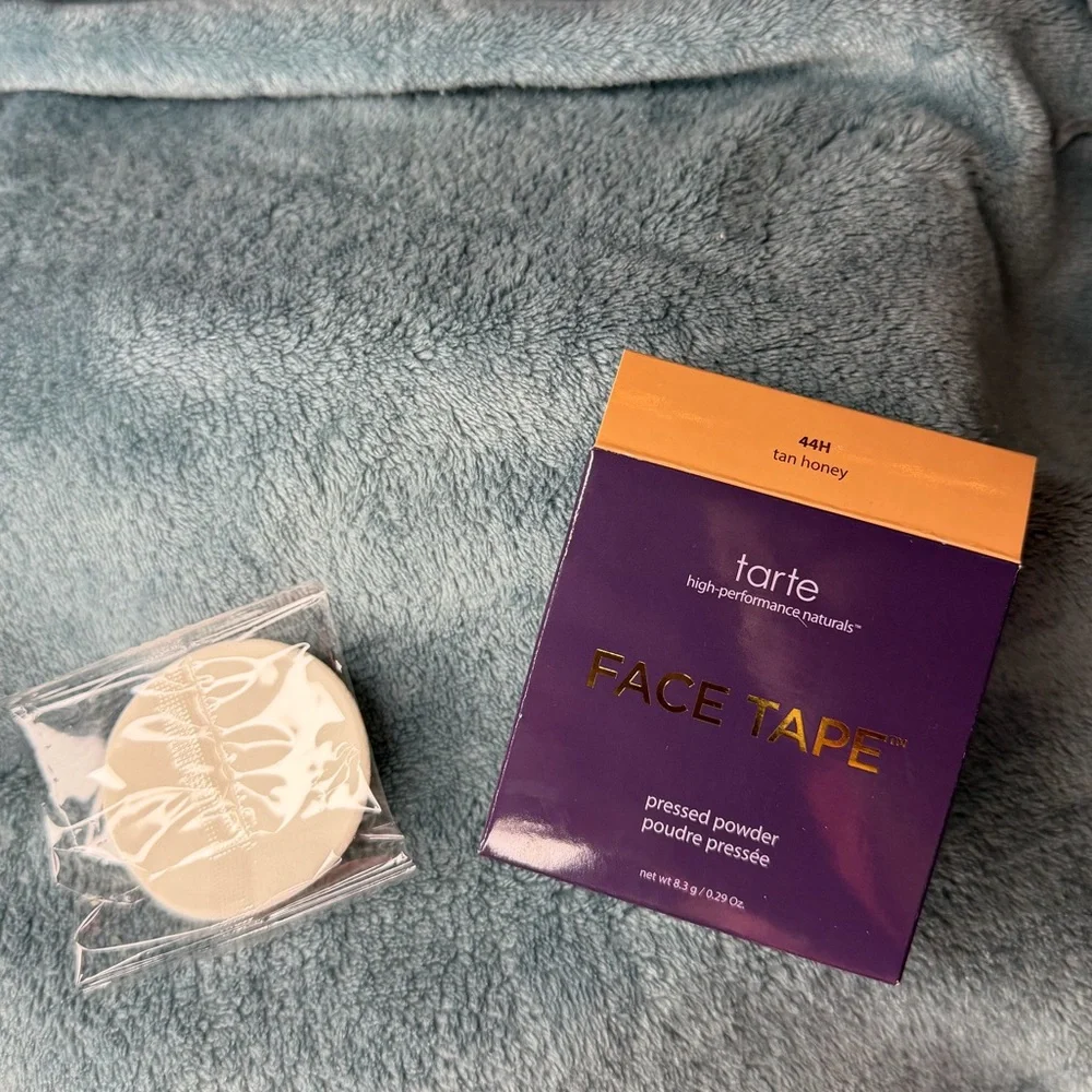 Tarte Face Tape pressed powder in 44H tan honey